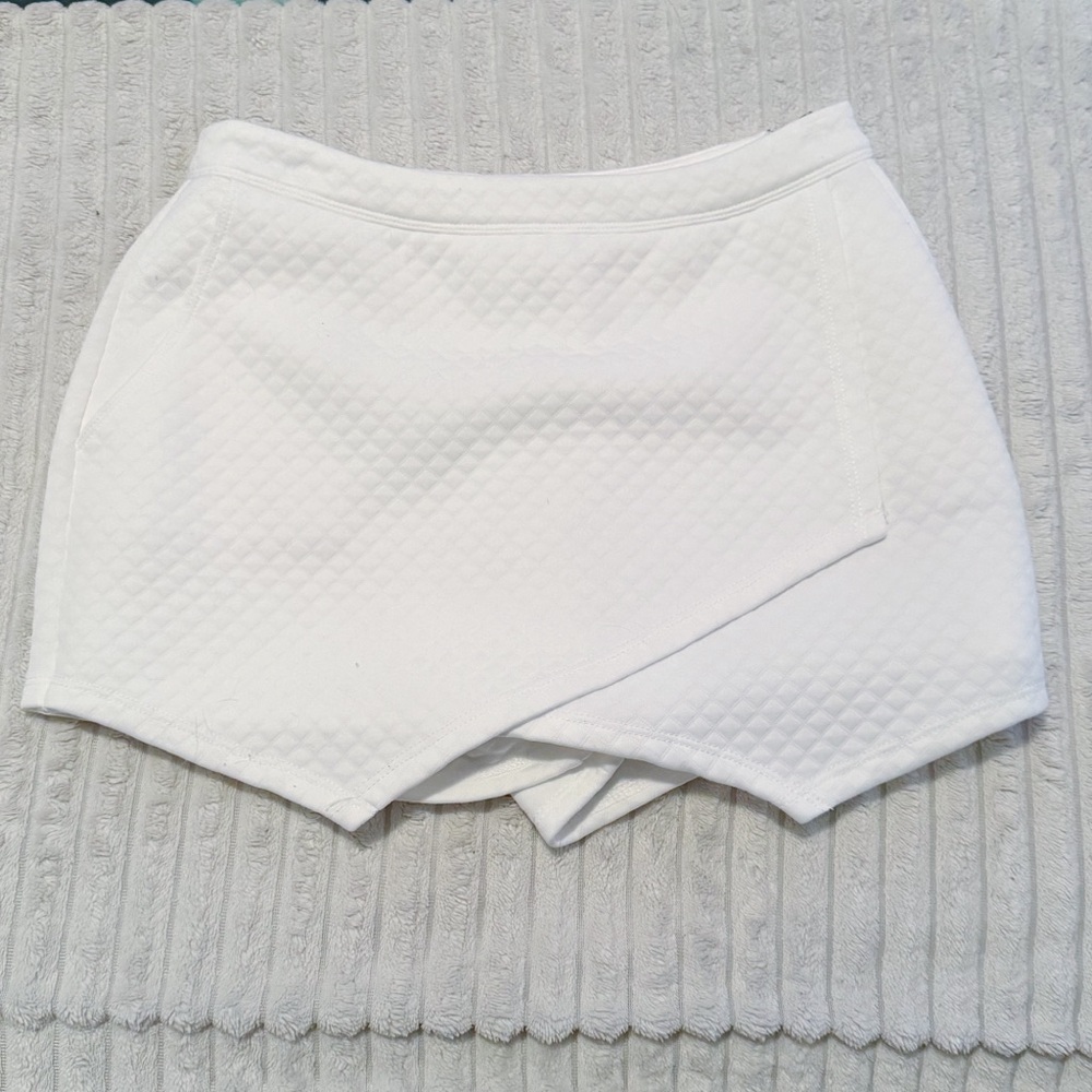 A&F White Mini Skort ✨